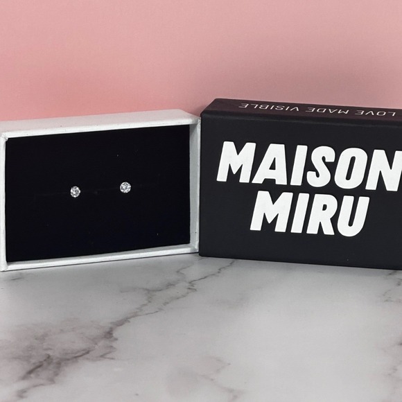 Maison Miru Flat Back Titanium Studs Designer Earrings Crystal Nap 18g 6mm NWT - Picture 2 of 4